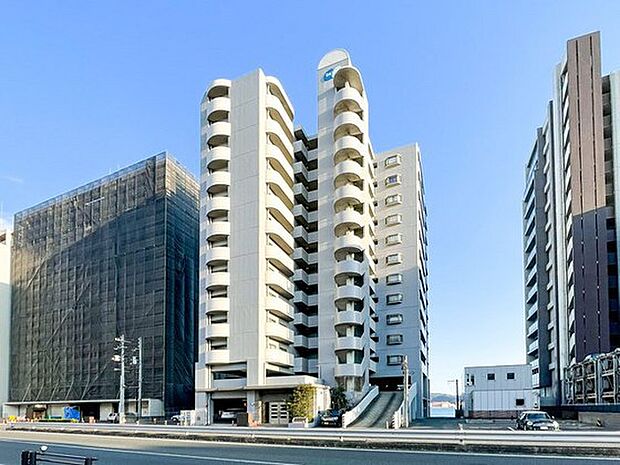 13階建。総戸数33戸のRC造マンションです。