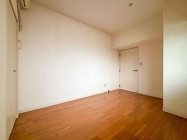 6.2畳の個室。程よい空間で収納もあり子供部屋に最適です。