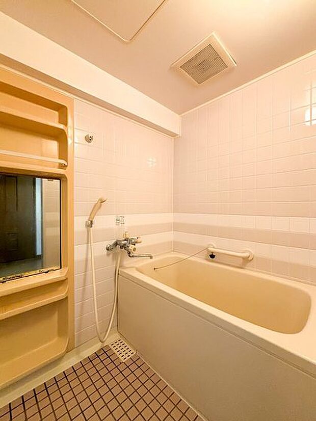 お湯張り機能、シャワー付きの浴室です♪ゆったり入浴できリフレッシュできます。