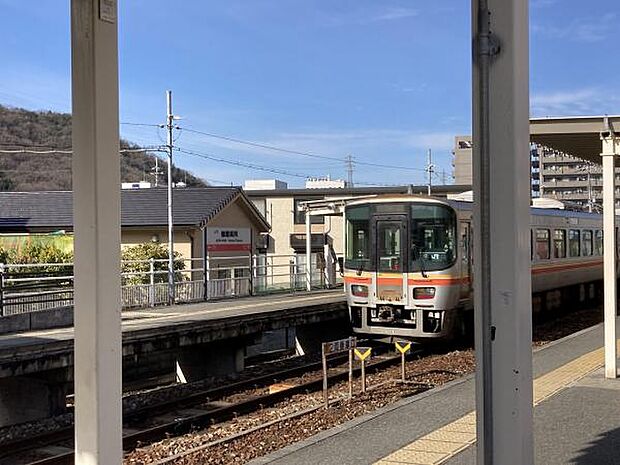 【周辺写真】姫新線播磨高岡駅まで約800m（徒歩約10分）です。毎日の通勤・通学で電車を利用する方には、日々の運動としてちょうどいい距離ですよね。