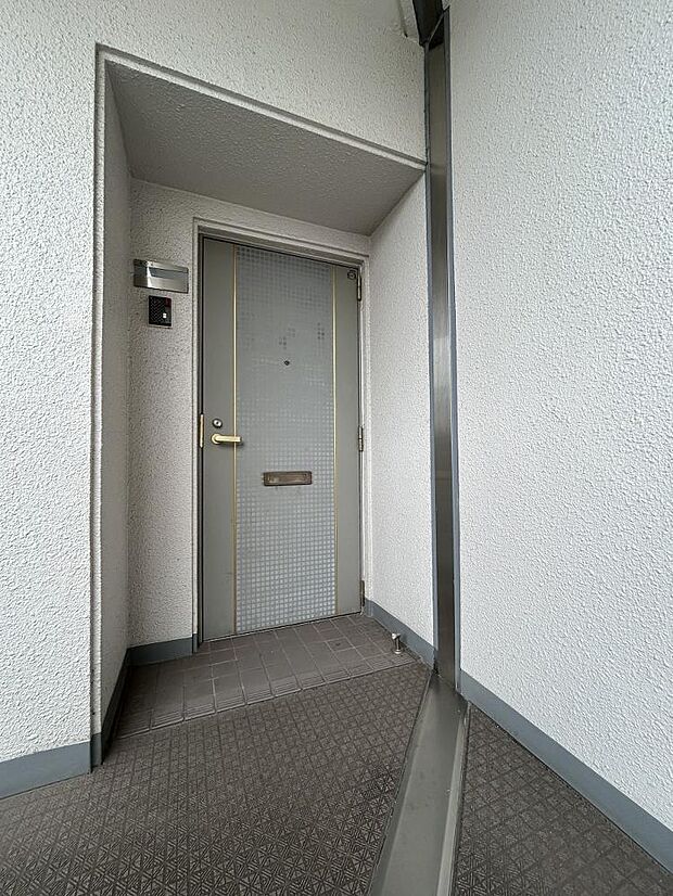 【玄関】玄関ドアの写真です。