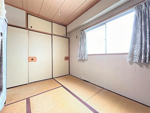 【和室】北側6帖和室の別角度写真です。リビングと、南側の和室に隣接しています。