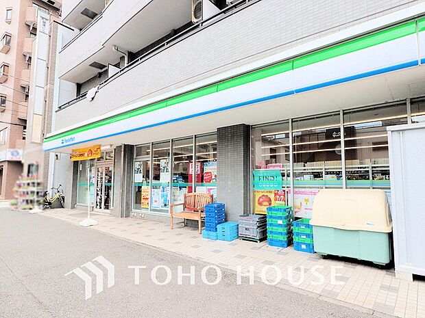 ファミリーマート 登戸駅東店　距離65ｍ