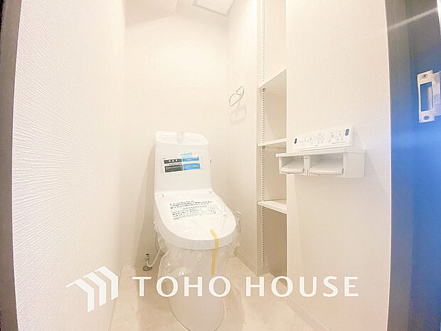 トイレには快適な温水洗浄便座付