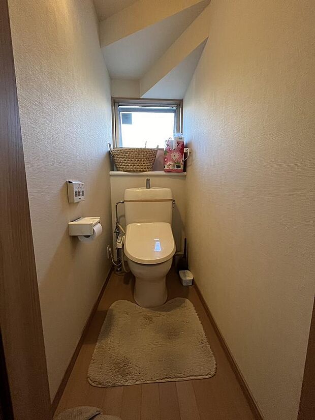 一階と二階にトイレがありますので、わざわざ移動する室用がなし！室内（2023年12月）撮影