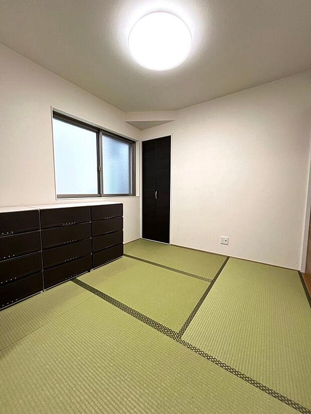 4.5畳和室となります！リビングと仕切れますので独立したお部屋としてお使い頂けます！
