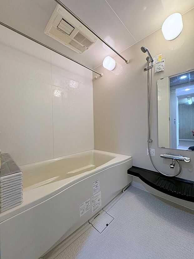☆水栓の交換を行ったバスルーム☆浴室換気暖房乾燥機能が備わっております☆