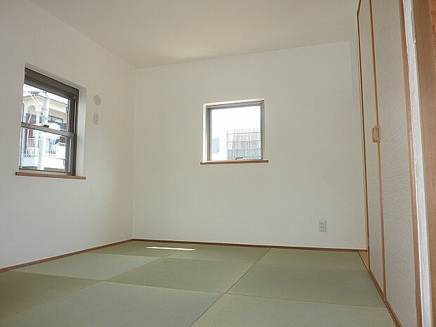 やっぱり和室。琉球畳のおしゃれな和室です。