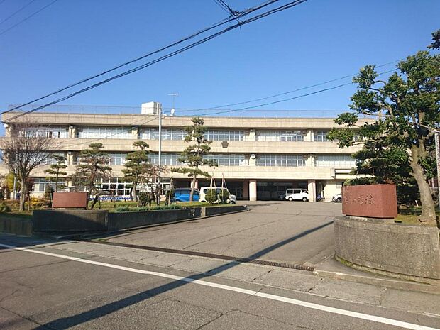 【周辺環境】石川小学校になります。2400ｍで徒歩30分くらいになります。