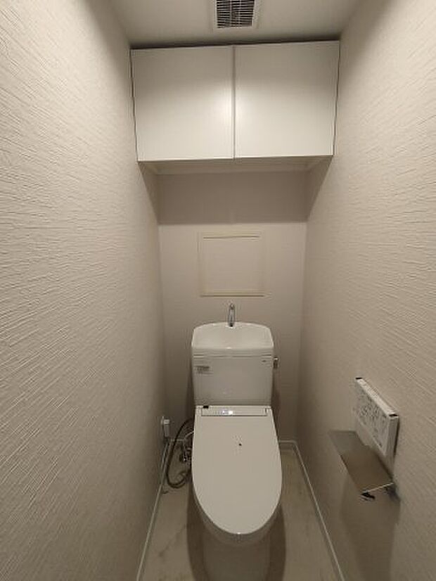 ・トイレ　トイレは今や健康管理の大切な空間です。清潔感を保った空間に使い易く調整可能な洗浄機能を標準装備。