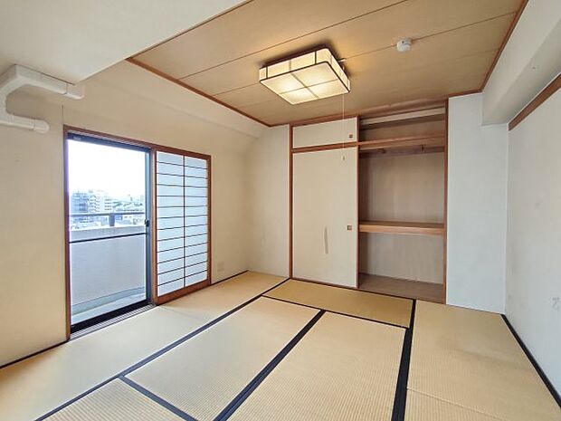 ・Japanese　style　room　裸足でくつろげる和室もございます。畳の香りでリラックス♪