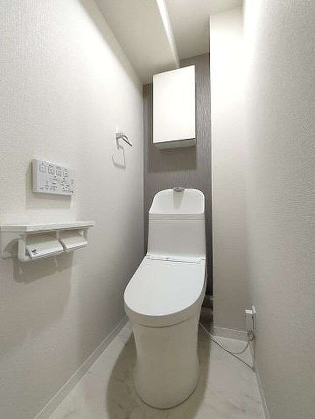 ・toilet　トイレは今や健康管理の大切な空間です。清潔感を保った空間に使い易く調整可能な洗浄機能を標準装備。