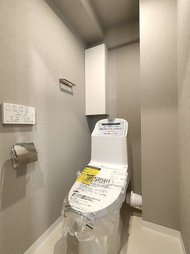 ・トイレ　トイレは温水洗浄便座付です。