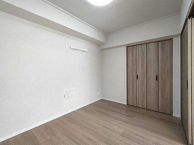 ・bedroom　5.5J　ゆったりサイズの洋室は、主寝室にいかがでしょうか？