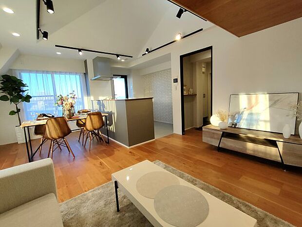 ・LDK16.5帖　　開放的な自遊空間。季節ごとに壁飾りや家具の配置を変えて楽しめます。
