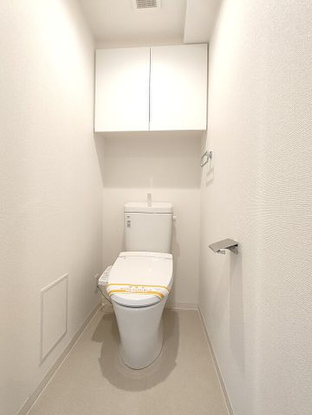 ・トイレ　　白を基調とした清潔感のあるトイレ。ウォシュレットも付いてますので快適にご使用いただけます。