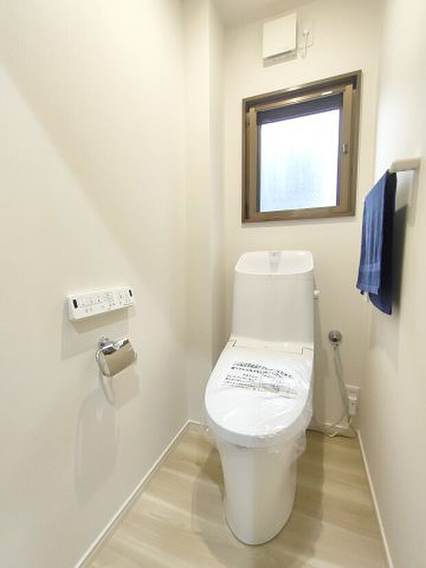 ・トイレ　トイレはシャープでシンプルなデザイン。毎日使う場所だからこそ、使い勝手を考慮しました。