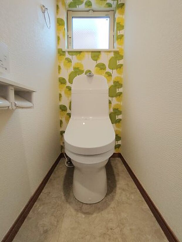 【トイレ】　清潔感のある空間に、使いやすく調整可能な洗浄機能を標準装備。
