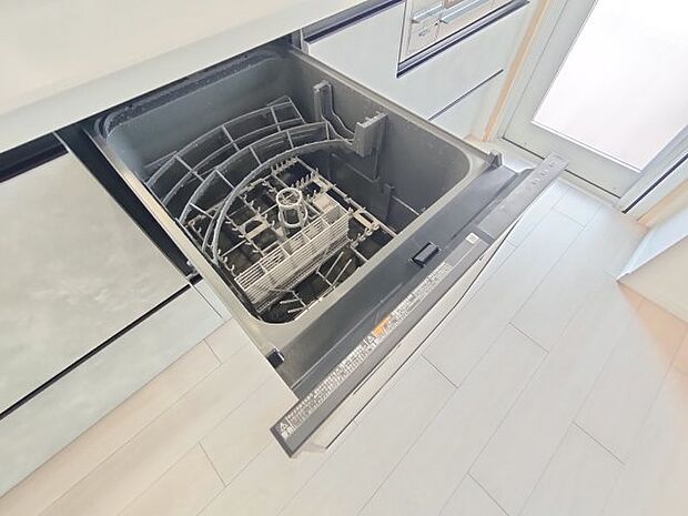 ・食洗機　　手肌に優しく、家事の時短にもなる食洗機を完備。