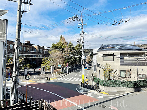 【眺望】北西のバルコニーからの眺望です。京都工芸繊維大学が見えています。
