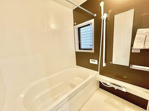 ◆Bath room◆/上質が感じられるカラーリングで、清潔な空間美を実現。一日の疲れが癒される優雅なバスタイムを堪能できるゆとりあるバスルームです。浴室乾燥機完備で、雨の日のお洗濯も安心です♪