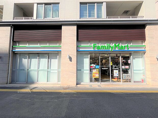 ファミリーマート小浦目黒青葉台店（マンション内1階部分）