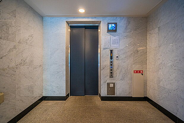 防犯カメラ付エレベーター