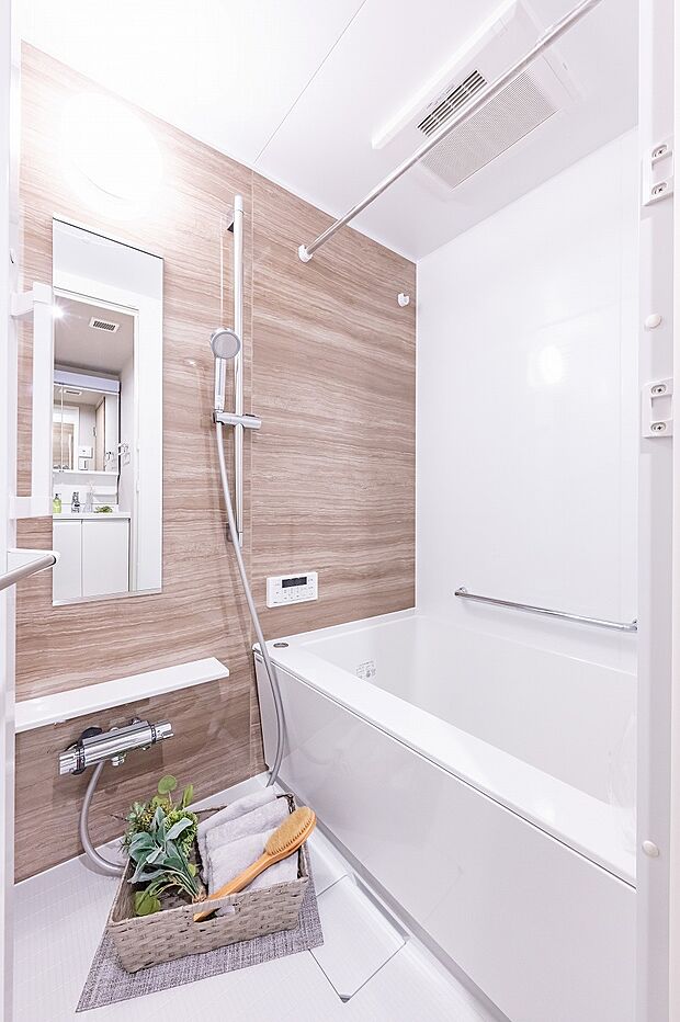 浴室は1116サイズとなっており、電気式の浴室換気乾燥機を新設しました。