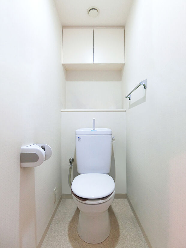 吊戸棚のあるトイレ（CGで作成したリフォームイメージです。）