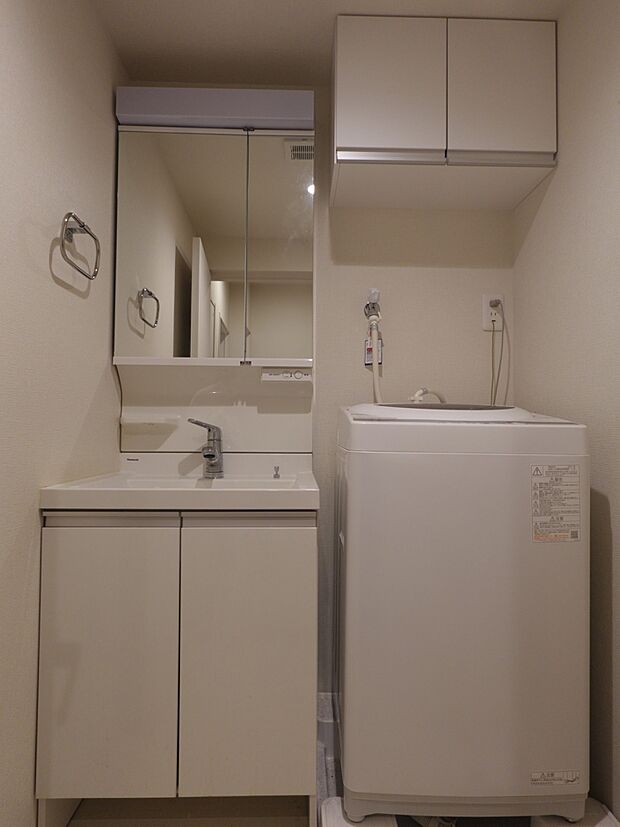 洗面化粧台にはヘルスメータースペースもあり、洗面室をすっきり見せられます