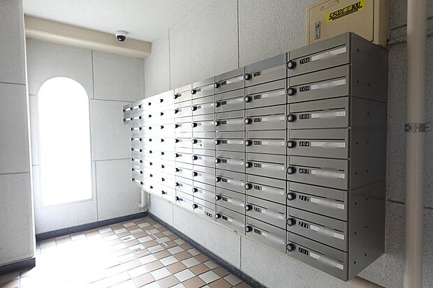 1階共用部に設置されたメールボックスコーナー