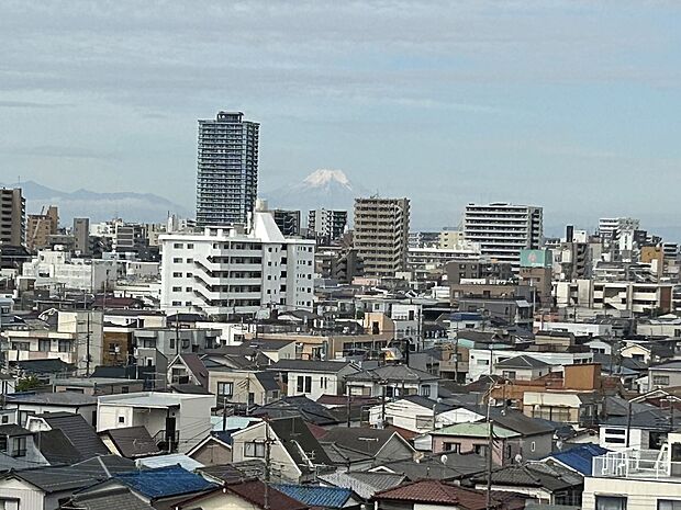 バルコニーから見える富士山（眺望や日照については、永続的に保証するものではありません。）