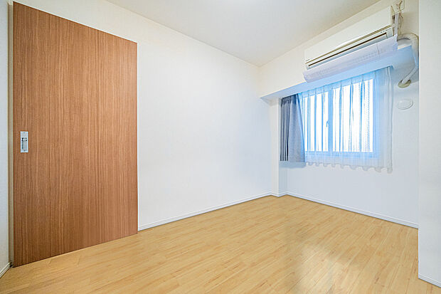 ウォークインクロゼットがある洋室（1）　（家具を消して、CGで作成したリフォームイメージです。）