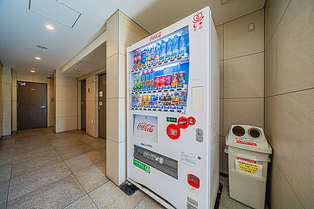 マンション内で飲料品が購入できるベンダーコーナー（有料）