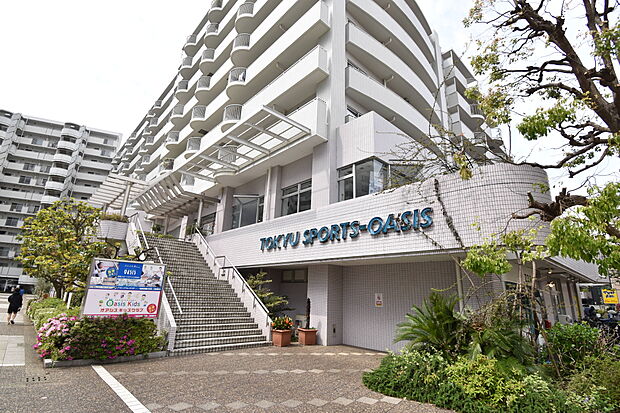 スポーツ施設（東急スポーツオアシス多摩川）が1階〜2階に入店しているＣ棟