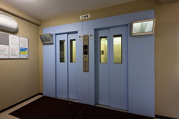エレベーターは2基で共に防犯カメラ付きです