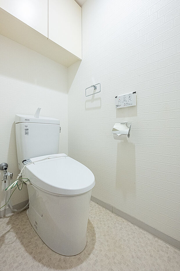 温水洗浄便座付きトイレ。2019年11月に新規交換済みです。