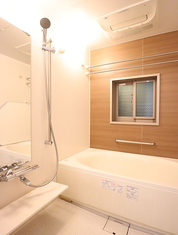 　1418サイズの浴室にはミストサウナ機能付浴室暖房乾燥機がございます。
