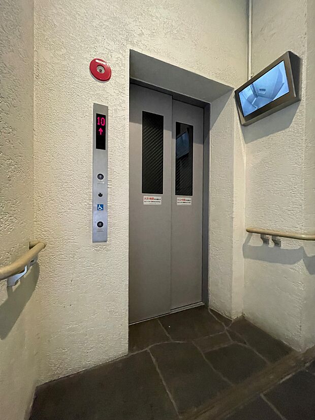 防犯カメラ完備のエレベーター。