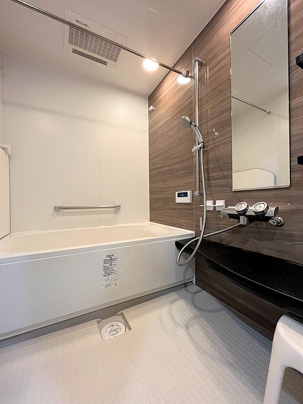 保温浴槽、浴室換気乾燥暖房機のある快適空間です
