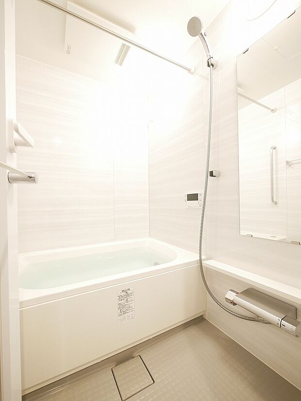 1216サイズの浴室。浴室暖房乾燥機、追焚機能付きです