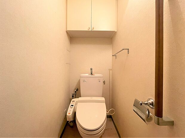トイレは温水洗浄暖房便座を使用。