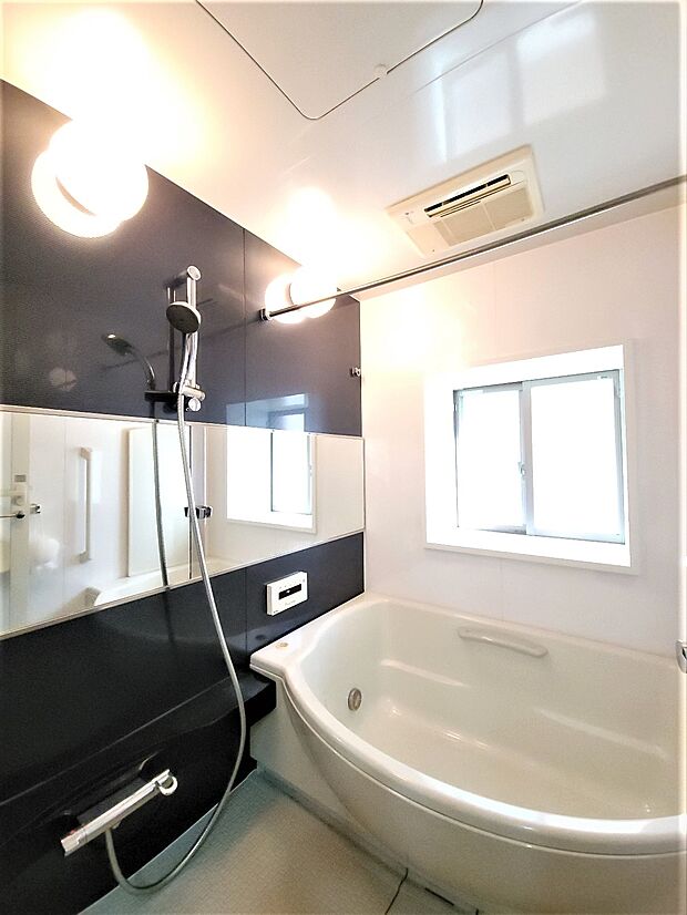 浴室換気暖房乾燥機、24時間換気システム、オートバス、換気窓付き