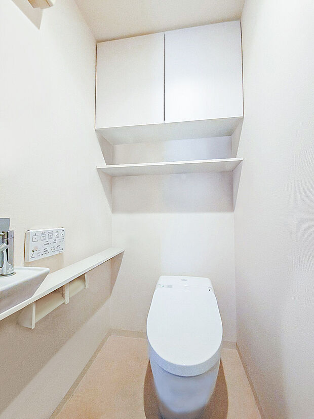 便利な吊戸棚付きトイレ（CGで作成したリフォームイメージです）