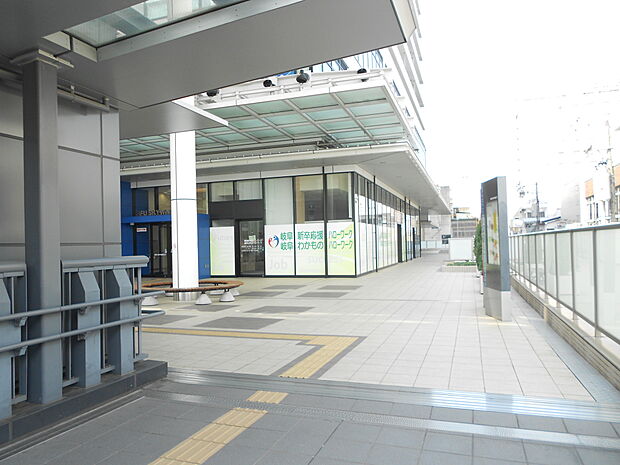 2階からペデストリアンデッキでJR岐阜駅へ直結
