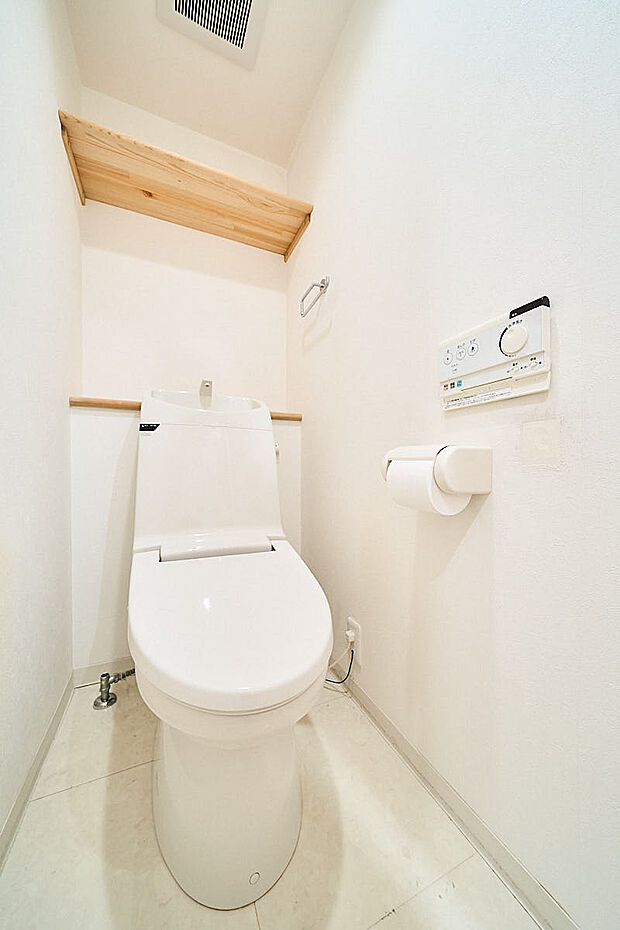 シンプルなデザインのトイレ