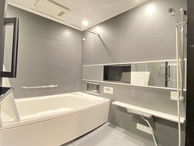 　充分にくつろげる規格の1822サイズ　　浴室暖房換気乾燥機　完備