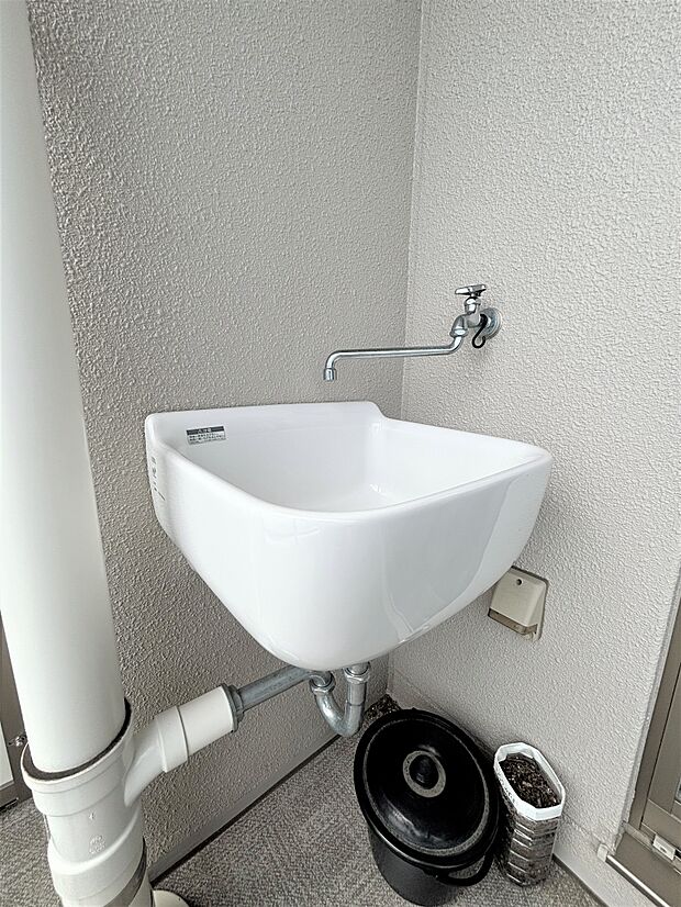 　掃除や洗い場として便利な水栓付スロップシンク