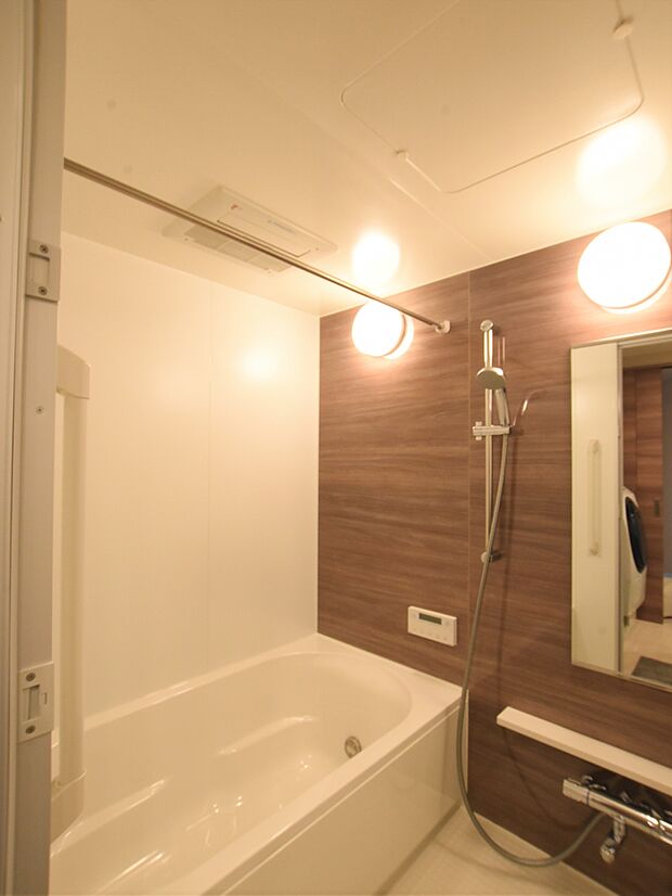 浴室　1418サイズ　追い焚き機能、換気乾燥機設置