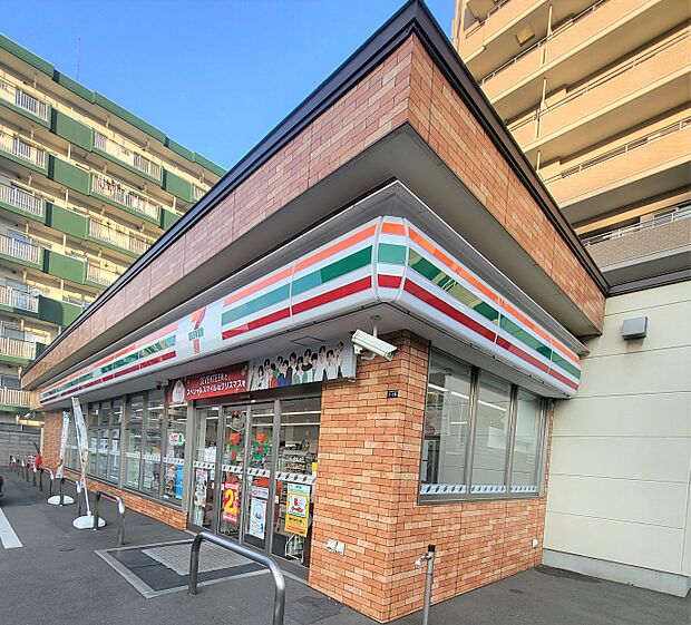 セブンイレブン札幌北10条東店　（徒歩3分　約210ｍ）